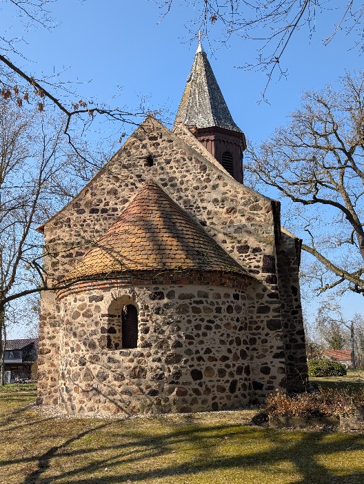 Historische Feldsteinkirche in Altjeßnitz